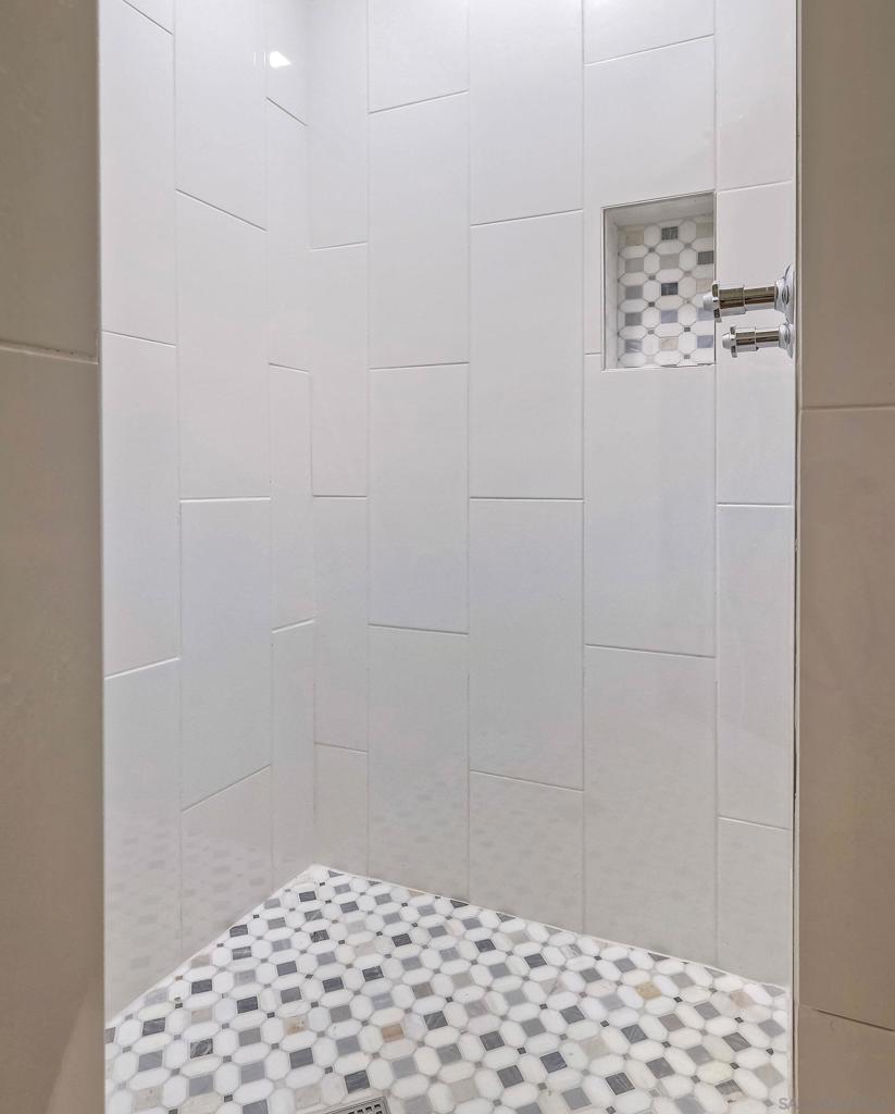 https://media.crmls.org/mediaz/39dba2f1-b676-423c-a5aa-e8c1c4570bce.jpg?preset=X-Large