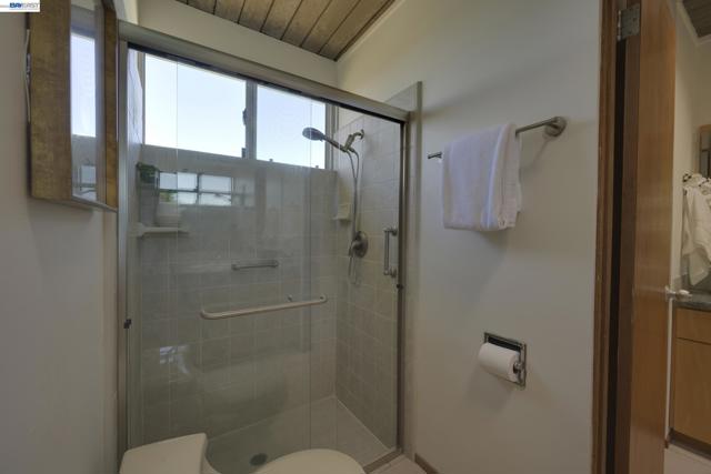 5354 Greenridge Rd, Castro Valley CA: https://media.crmls.org/mediaz/39dbbc86-06d5-422f-8107-4be4a4d361c7.jpg