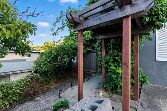 35 Mono Street, Brisbane CA: https://media.crmls.org/mediaz/39dcecfb-f689-4630-9015-8cc624af6d99.jpg