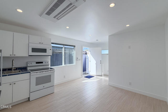 Detail Gallery Image 2 of 6 For 118 Bardsdale Ave, Oxnard,  CA 93035 - 0 Beds | 1 Baths