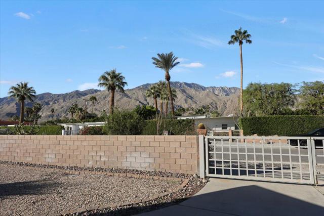 1617 E Paseo El Mirador, Palm Springs CA: https://media.crmls.org/mediaz/39dd0e26-ff2b-4d4b-9182-71da66062271.jpg