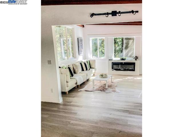 21401 Santa Clara Ave, Monte Rio CA: https://media.crmls.org/mediaz/39de893d-0e96-4e53-9f9e-6c41ef22412c.jpg