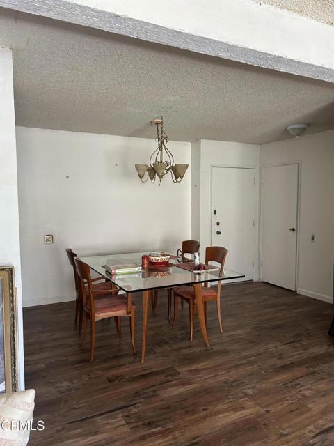 5460 White Oak Avenue, Encino CA: https://media.crmls.org/mediaz/39deb799-9000-49c3-b609-54be0dfb4d6b.jpg