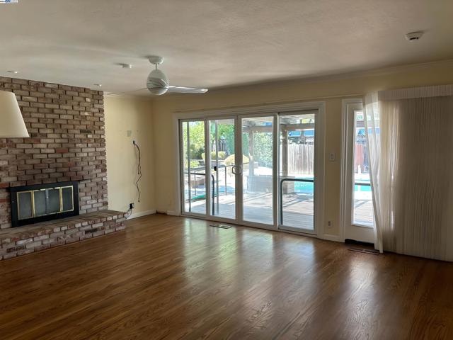 1742 Beachwood Way, Pleasanton CA: https://media.crmls.org/mediaz/39ded09c-1540-4c0d-9d1c-861678a149d2.jpg