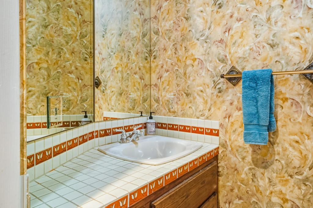 https://media.crmls.org/mediaz/39deef8c-236e-4ef7-827f-7ce87f177c70.jpg?preset=X-Large