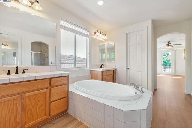 5675 Arcadia Cir, Discovery Bay CA: https://media.crmls.org/mediaz/39df1d19-627b-4600-afc9-13892393988f.jpg