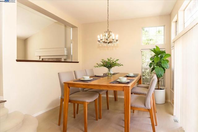 3270 Formby Ln, Fairfield CA: https://media.crmls.org/mediaz/39df2dec-640d-41a0-89fc-17e87d3ff8fd.jpg