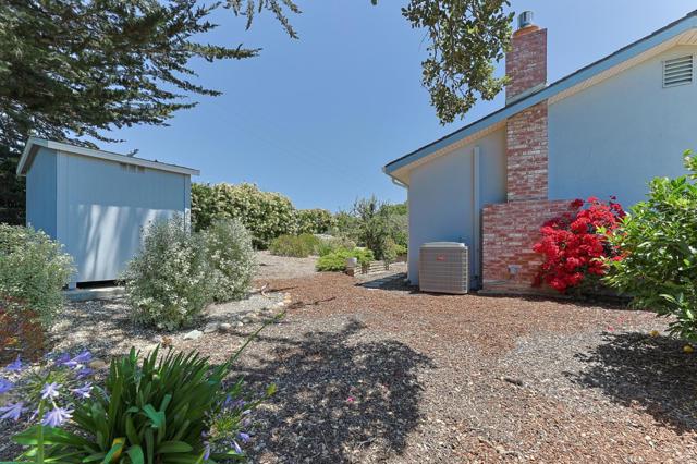 9355 Holly Oak Way, Salinas CA: https://media.crmls.org/mediaz/39dffd5b-ed1a-4c79-9031-60d87b072723.jpg