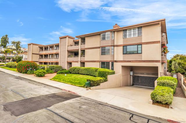 3130 Avenida de Portugal 101, San Diego CA: https://media.crmls.org/mediaz/39e02e4d-5629-478e-8c47-0408db4031b2.jpg