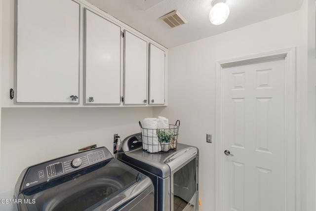 12208 Cherry Grove Street, Moorpark CA: https://media.crmls.org/mediaz/39e0a078-5781-467e-aa4e-7a2bf0d7a830.jpg