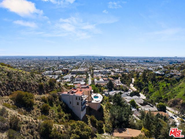 8027 Floral Avenue, Los Angeles CA: https://media.crmls.org/mediaz/39e10d27-059c-43cc-a281-0992088c8fd8.jpg