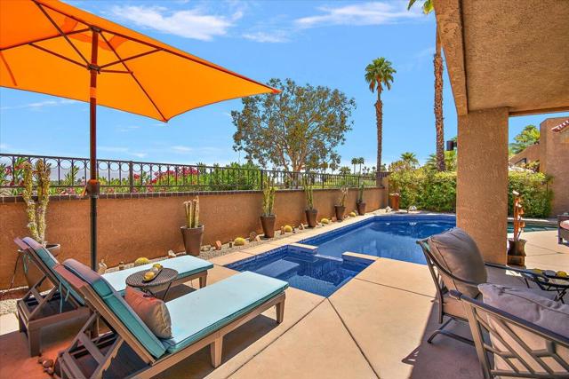 11 Vista Loma Drive, Rancho Mirage CA: https://media.crmls.org/mediaz/39e13518-7d0e-4774-adba-693f8280059f.jpg