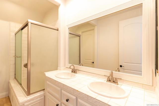 26691 Oak Trail Rd, Valley Center CA: https://media.crmls.org/mediaz/39e13d30-4c13-4d42-a1ff-97286864a585.jpg