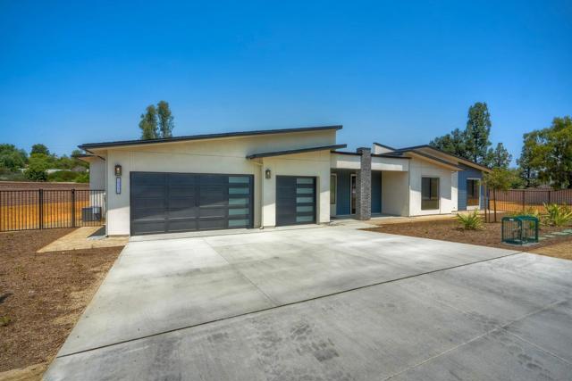 16350 Sage Trails Ct, Poway CA: https://media.crmls.org/mediaz/39e17bf0-20ea-446f-a205-b6f8c1104a7a.jpg