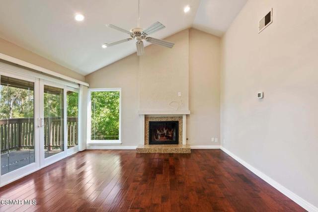 12 Sparrowhawk Lane, Oak Park CA: https://media.crmls.org/mediaz/39e19faf-1050-4e8e-bbc3-3e6cd32e976c.jpg