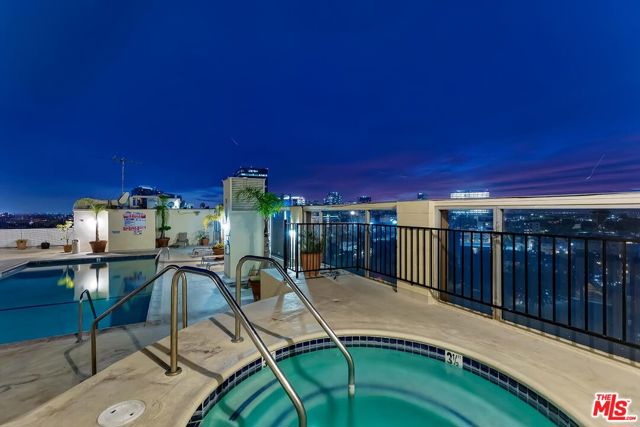 421 S La Fayette Park Place, Los Angeles CA: https://media.crmls.org/mediaz/39e1caff-a87b-4a6e-ae22-eb4bbc999d69.jpg