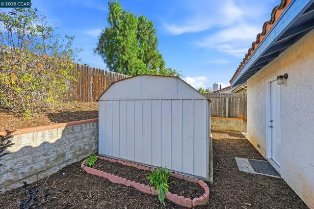 304 Lion Valley Rd, Escondido CA: https://media.crmls.org/mediaz/39e1ceaa-4ed3-4d79-901d-91e74ed12ab7.jpg