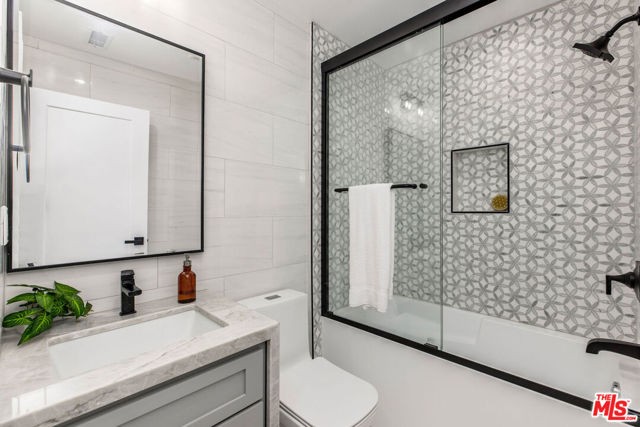 6888 Alta Vista Drive, Rancho Palos Verdes CA: https://media.crmls.org/mediaz/39e1ecaf-63c1-4c03-8440-19ac7d21bd04.jpg