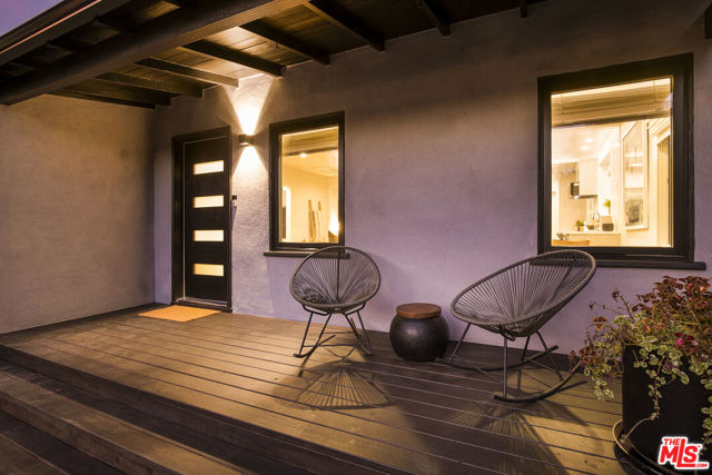 3744 Redwood Avenue, Los Angeles CA: https://media.crmls.org/mediaz/39e1ef20-f50d-4e73-ace8-80da309585a6.jpg