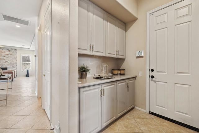 47410 Via Florence, La Quinta CA: https://media.crmls.org/mediaz/39e200f8-893f-461c-ae86-62f47a78421b.jpg