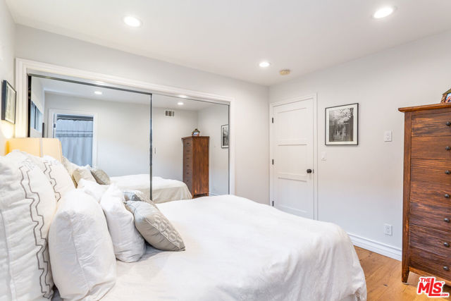 1625 Idaho Avenue, Santa Monica CA: https://media.crmls.org/mediaz/39e23eb3-d317-4bc0-86f3-f03a89d143a2.jpg