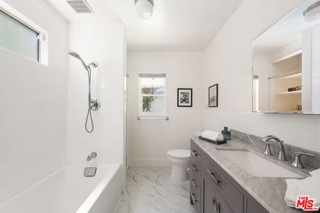 2039 Kelton Avenue, Los Angeles CA: https://media.crmls.org/mediaz/39e2d7f8-33d9-4e2b-a051-1ef0912ea45c.jpg