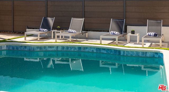 1271 Sunset Plaza Drive, Los Angeles CA: https://media.crmls.org/mediaz/39e30459-df74-444b-9faf-c3da915d0447.jpg