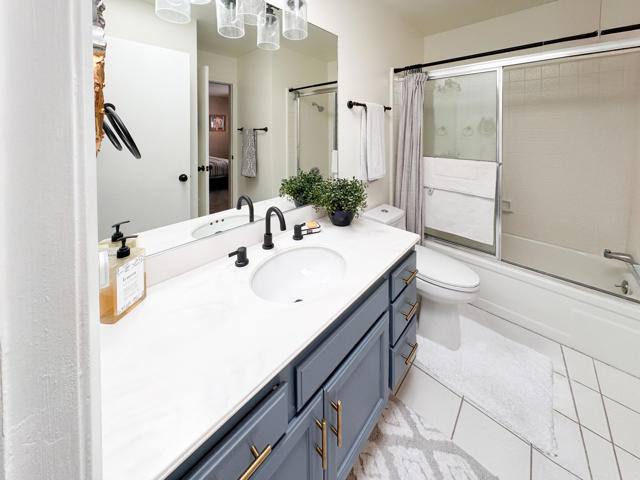 177 Las Lomas, Palm Desert CA: https://media.crmls.org/mediaz/39e43046-0a5e-4ce5-a526-6d23de5ccb15.jpg