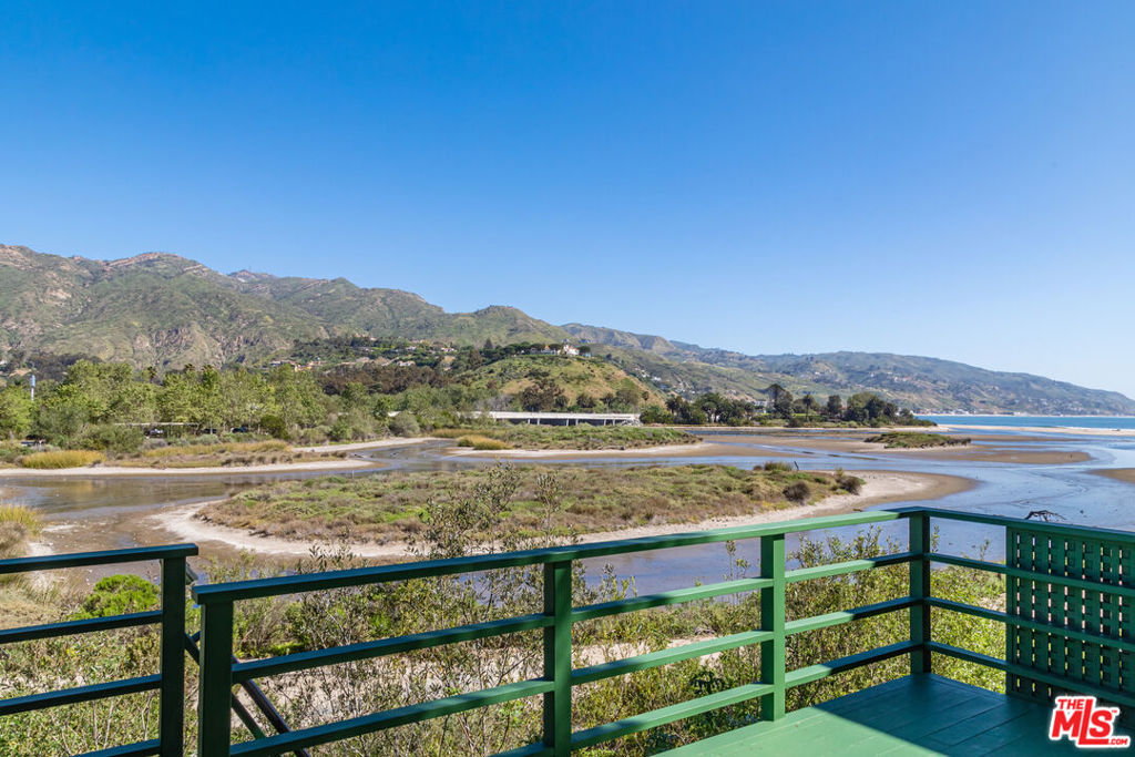 23441 Malibu Colony Road — Traditional