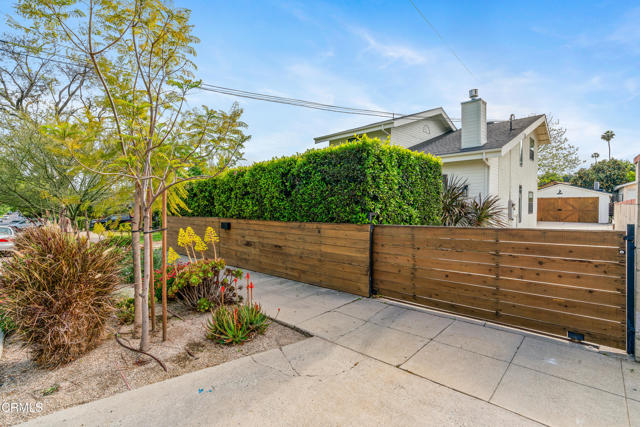 1813 N Avenue 55, Los Angeles CA: https://media.crmls.org/mediaz/39e4b678-7fbd-47a1-ad39-e8c21c9c6821.jpg