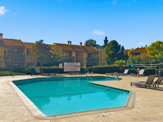 2910 Alta View Dr, San Diego CA: https://media.crmls.org/mediaz/39e5707b-e39f-4352-8b4c-162c86e20c29.jpg