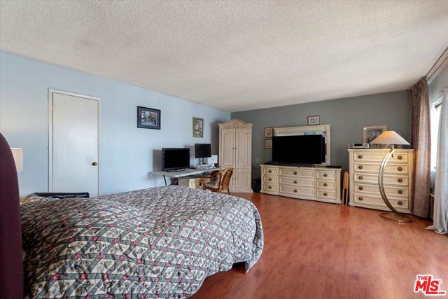 5376 Fairview Boulevard, Los Angeles CA: https://media.crmls.org/mediaz/39e58e55-5c78-4046-a0d2-3b53799db947.jpg