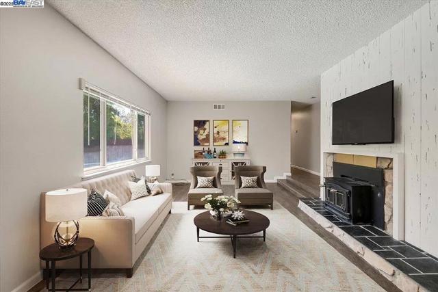 1059 Lakehurst Rd, Livermore CA: https://media.crmls.org/mediaz/39e5eb17-df22-4b94-affc-a7478d2c3c29.jpg