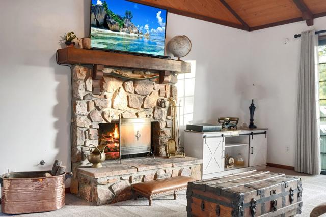 574 Lucerne Drive Drive, Big Bear CA: https://media.crmls.org/mediaz/39e67da3-bab5-44e2-8e6e-27ec328efe3f.jpg