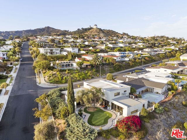 5284 Los Diegos Way, Los Angeles CA: https://media.crmls.org/mediaz/39e69587-b149-49f0-b51b-f8a2c9a016e4.jpg