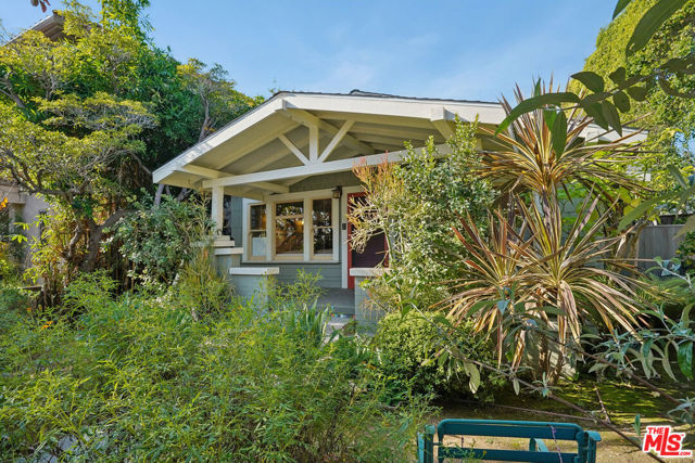 813 Crestmoore Place, Venice CA: https://media.crmls.org/mediaz/39e70240-d0bf-4dac-a01b-e8a9fbf70062.jpg