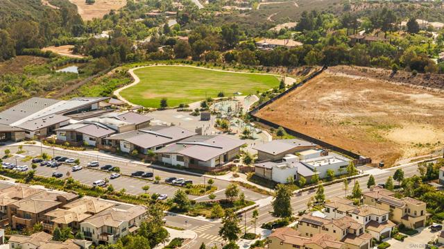 6749 Solterra Vista Pkwy, San Diego CA: https://media.crmls.org/mediaz/39e7344c-b1c7-40dc-a551-4ffda67761f1.jpg