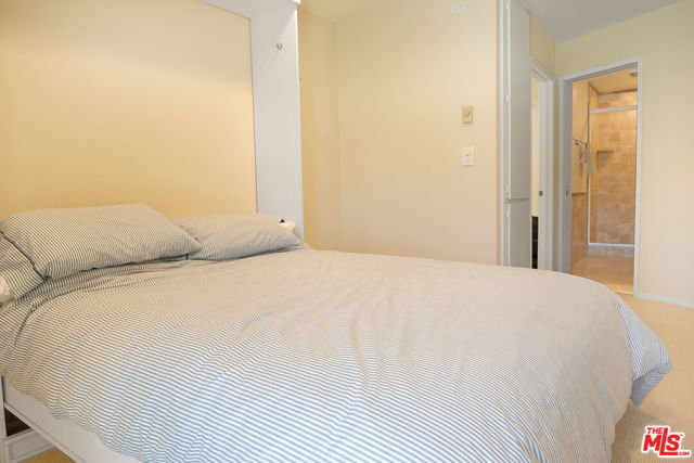 23901 Civic Center Way, Malibu CA: https://media.crmls.org/mediaz/39e7d801-1bb5-4b95-acdd-85ba57257188.jpg