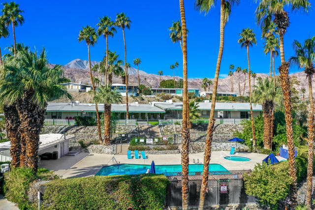 6 Cholla Lane, Palm Desert CA: https://media.crmls.org/mediaz/39e9662b-e338-4ccf-882f-bcec51ad344d.jpg