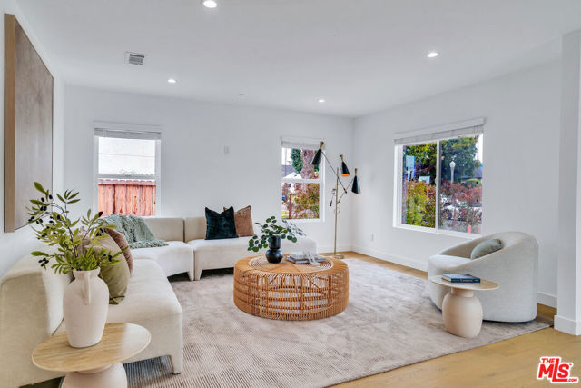 7832 Croydon Avenue, Los Angeles CA: https://media.crmls.org/mediaz/39ea43af-b989-4a52-b147-ac712b2b7fb4.jpg