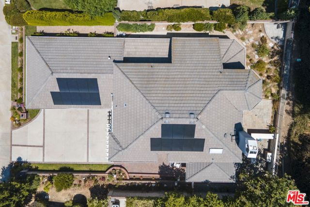 26430 Emerald Dove Drive, Valencia CA: https://media.crmls.org/mediaz/39ea58cc-a91d-444b-a554-2318347a43c6.jpg