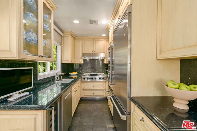 9053 Elevado Street, West Hollywood CA: https://media.crmls.org/mediaz/39ea79b5-4e8c-4f28-b736-96843338cf2a.jpg