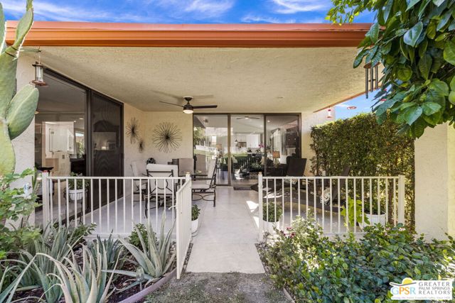 1095 S La Verne Way, Palm Springs CA: https://media.crmls.org/mediaz/39ebf2af-5884-4c40-918c-94a311eb16b2.jpg