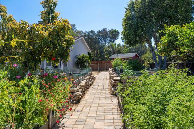 16334 Woodson View Rd, Poway CA: https://media.crmls.org/mediaz/39ec2796-1043-4f2f-91a5-b7616e9e4207.jpg