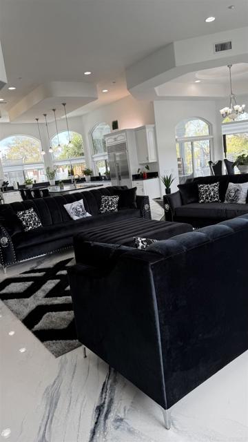 733 CLAYBURN CT, Alpine CA: https://media.crmls.org/mediaz/39ecd599-41b8-4041-bed2-290dbdd1181f.jpg
