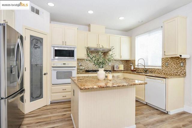 Image 13 of 49 For 1782 Anastasia Dr