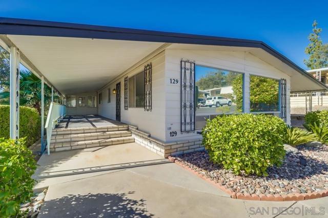 18218 Paradise Mountain Road, Valley Center CA: https://media.crmls.org/mediaz/39ed7857-8346-44a1-aa60-c298ffdb6a9e.jpg