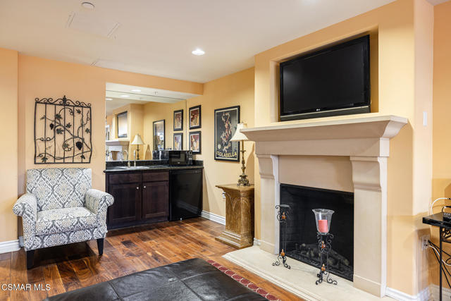 13200 Moorpark Street, Sherman Oaks CA: https://media.crmls.org/mediaz/39edc3a9-611f-46e4-a9eb-5a1b047996f5.jpg