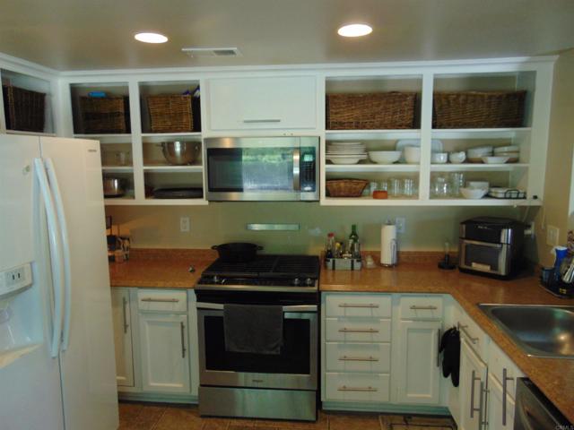 Detail Gallery Image 8 of 25 For 42564 Remora St, Temecula,  CA 92592 - 4 Beds | 2/1 Baths