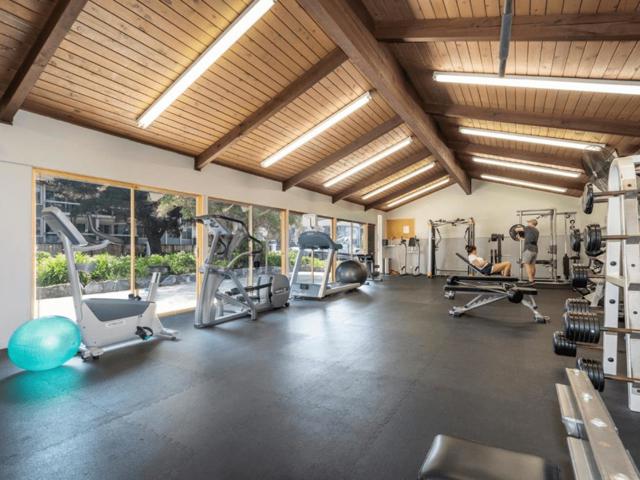 707 Fathom Drive, San Mateo CA: https://media.crmls.org/mediaz/39edf4e5-e5cf-4ea7-8cc6-f889baeee27e.jpg